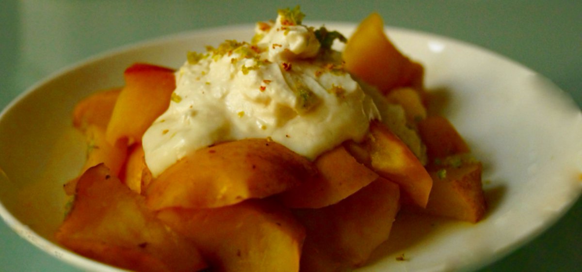 #Dessert: gedämpfte Apfelstücke &amp; Soyanada-Frischkäse für gesunden #Darm #lecker #vegan bit.ly/1SAct5I