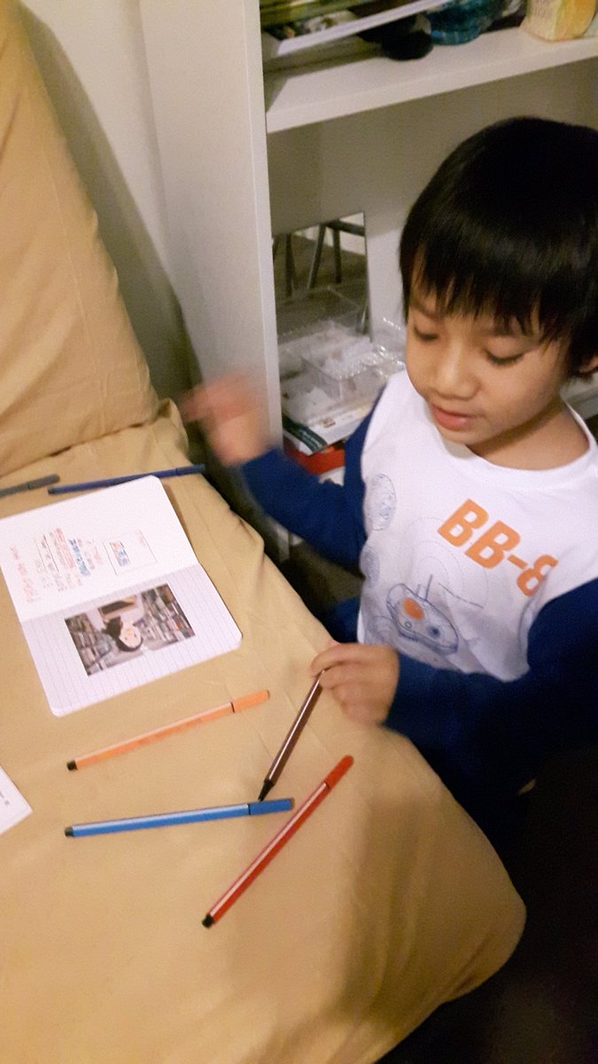 The son of <a href="/evangtcpi/">Evangeline Pua</a> &amp; <a href="/Chef_Ng/">Estadi</a> made this cute craft 1/4 <a href="/Boroondara/">City of Boroondara</a> @HawthornArts <a href="/BoroondaraLib/">Boroondara Library</a>