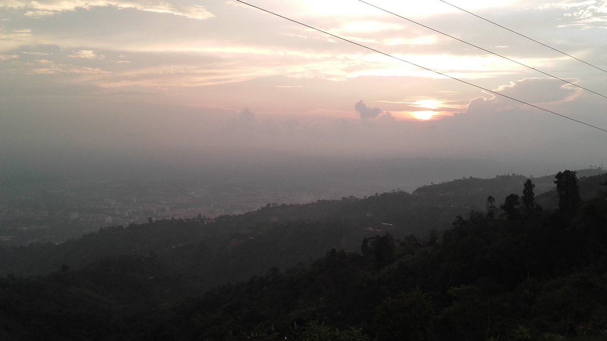 hermides1217's tweet photo. Vista de la ciudad bonita @Bucaramanga desde km 13 via Pamplona.. https://t.co/PVBCJhkvwb