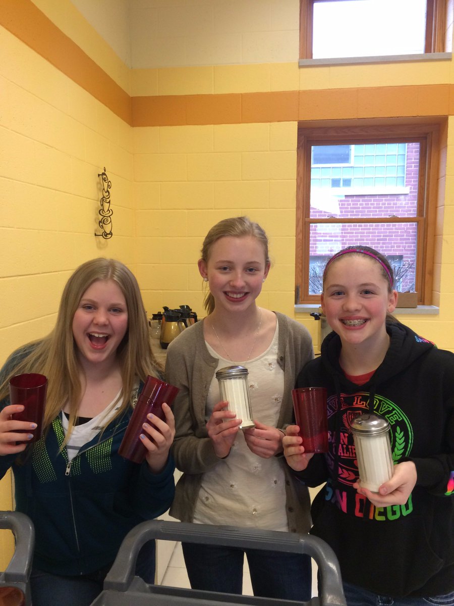 CFMSCardinals's tweet image. Our 8th grade WEB leaders served at Agnes&apos; Table last night! @southwak #cfmsrocks #mightycardinals