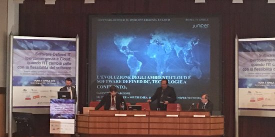 ATSinnovations's tweet photo. L'evoluzione degli ambienti #Cloud e #SoftwareDefinedDC, tecnologie a confronto. V. Carcione #Juniper #SoielSDIT16 https://t.co/f25RCS8tVE