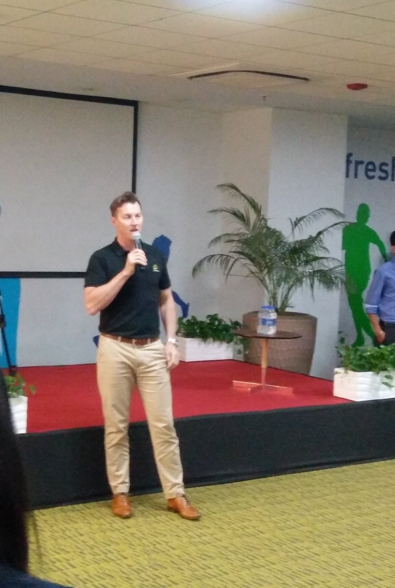 hardiikdesaii's tweet photo. @BrettLee_58 at @BMCSoftware India to raise awareness about hearing impairment... #SoundsOfCricket @CochlearIndia https://t.co/Ef17nUX6u6