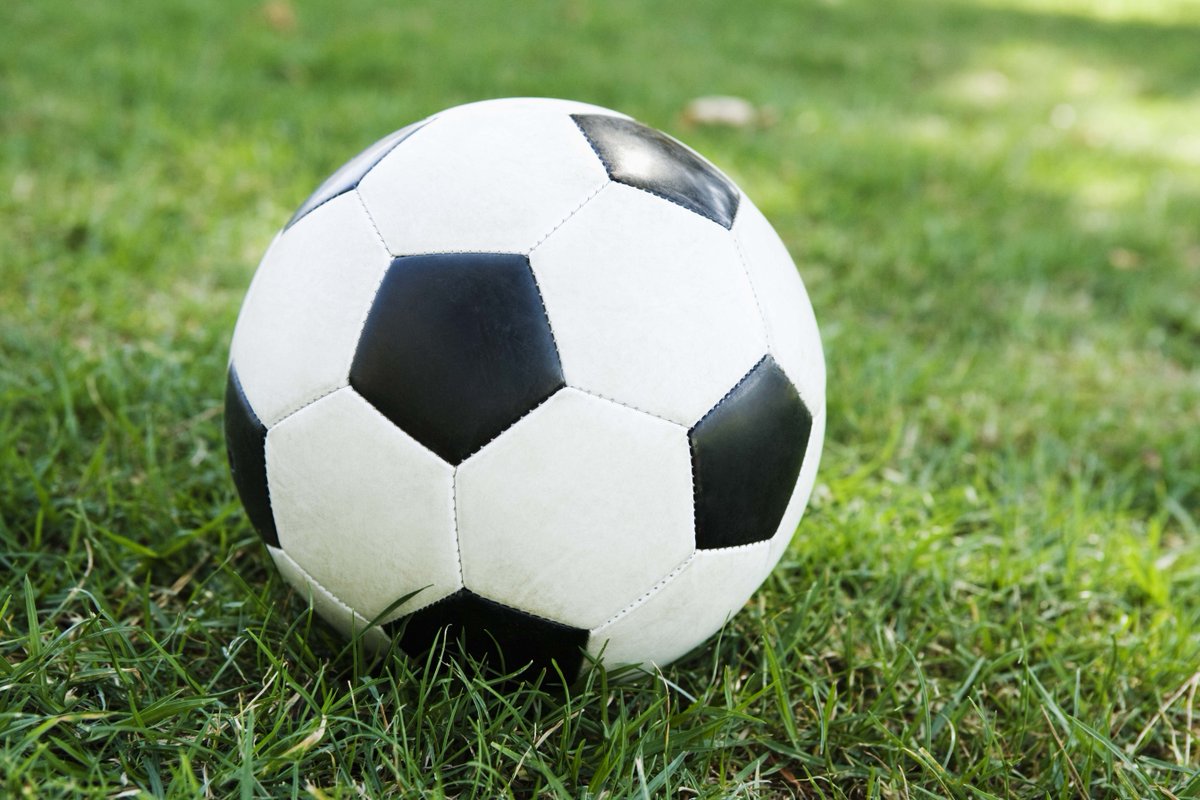 b_ARangersFan's tweet photo. Didn't realize just how much a stationary soccer ball relates to physics and Newton's laws of motion. https://t.co/XnnAH1qw7Q