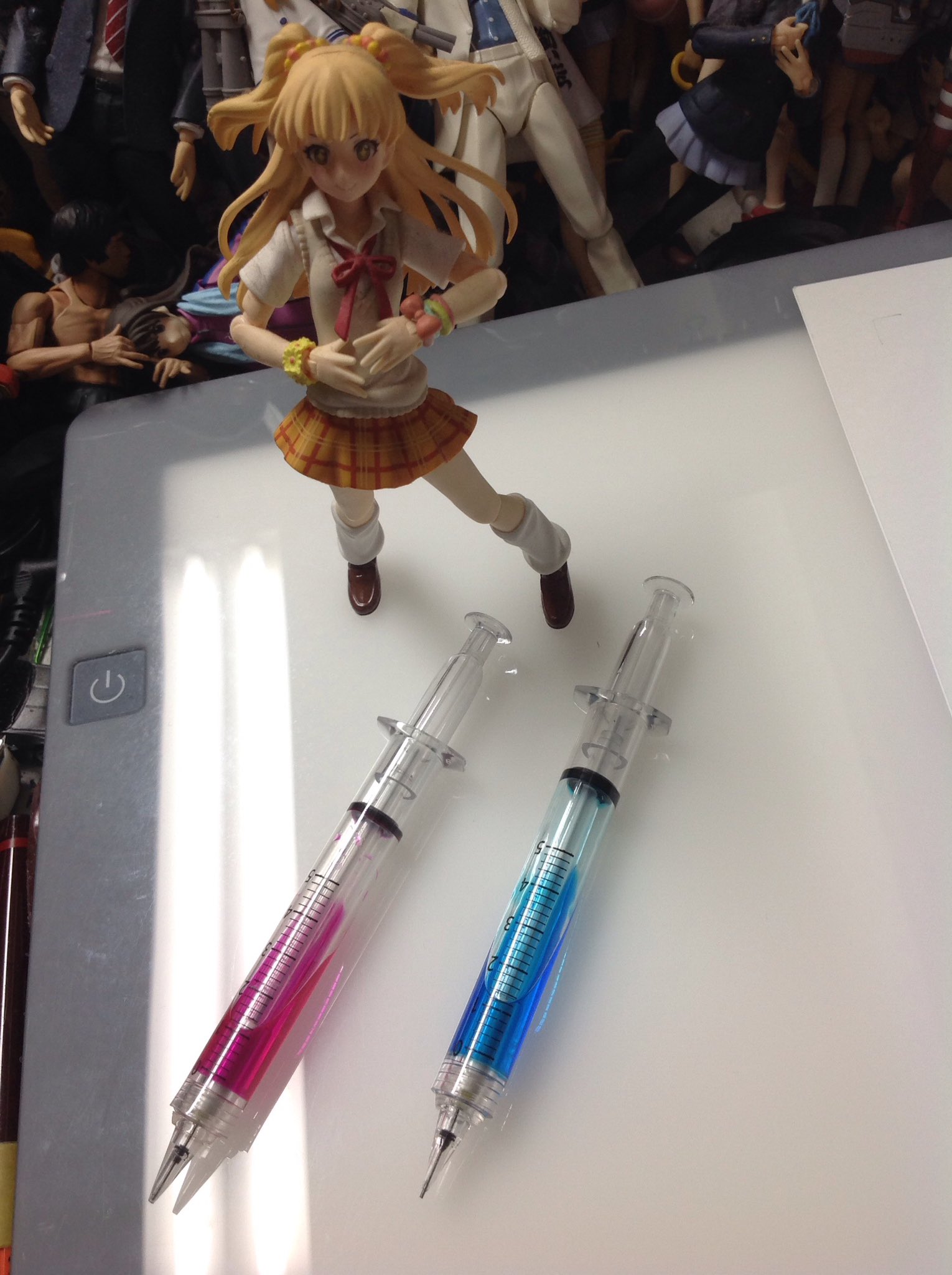 Twitter पर 七竈アンノ おねチャ 連載中 ぱち 応援大使 100均で買ってきた注射器型のシャーペン カワイイ かわいい が液漏れが怖くて原稿には使えないよぉ M T Co A13vdv24yu
