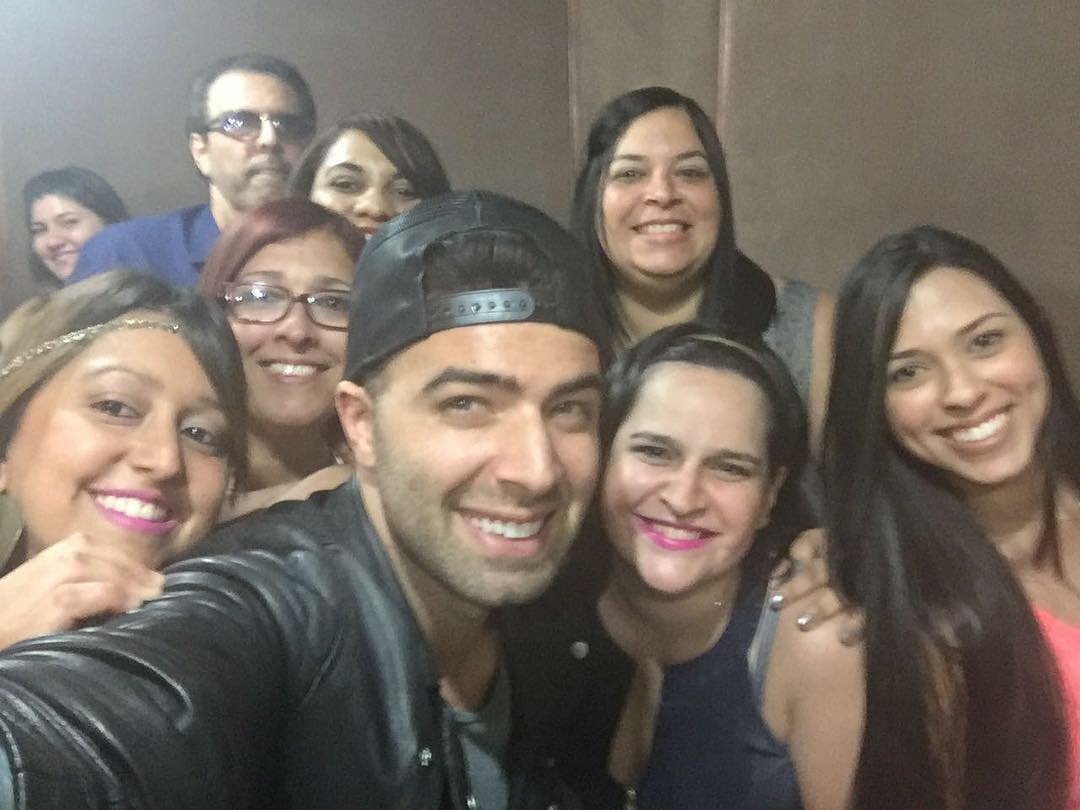 Jens_CanelaHn's tweet photo. Cortesía Instagram by @team_canelapr  -  #Selfie #BABY #Dimension103 #DrivinTime #Promo @jencarlosmusic https://t.co/yCH9mVUi2z