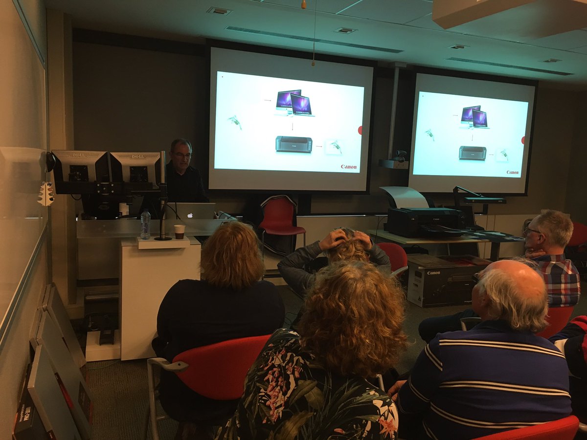 AdobeUserGroup's tweet photo. Cees Sloot volgt zijn collega op het podium op over het printproces #augnl #fotografie https://t.co/xb2DayB0Ql