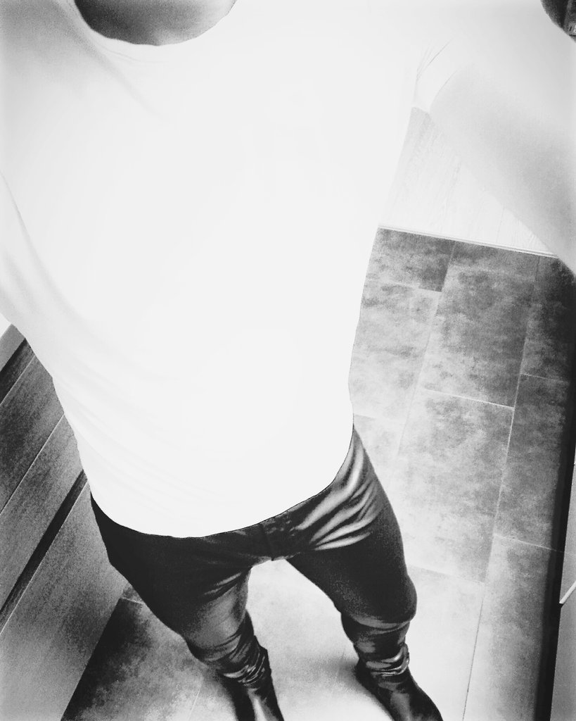 HendrickxPieter's tweet photo. Tvke zien...relax... #bijnawkend #blackandwhite #casual https://t.co/e1C3EhqCwv