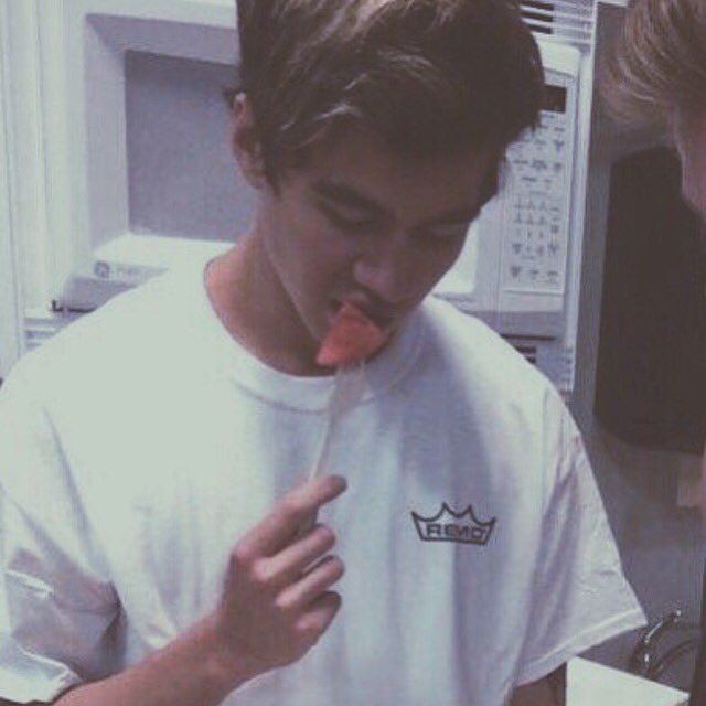 TakeMyHandCalum's tweet photo. buba https://t.co/rgbI55VN5d