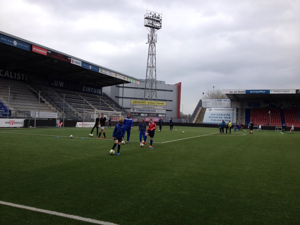 Stbijzgewoon's tweet photo. Een sportieve belevenis dankzij FCDB en Van Lanschot. Super match https://t.co/bbFBKrF0xK