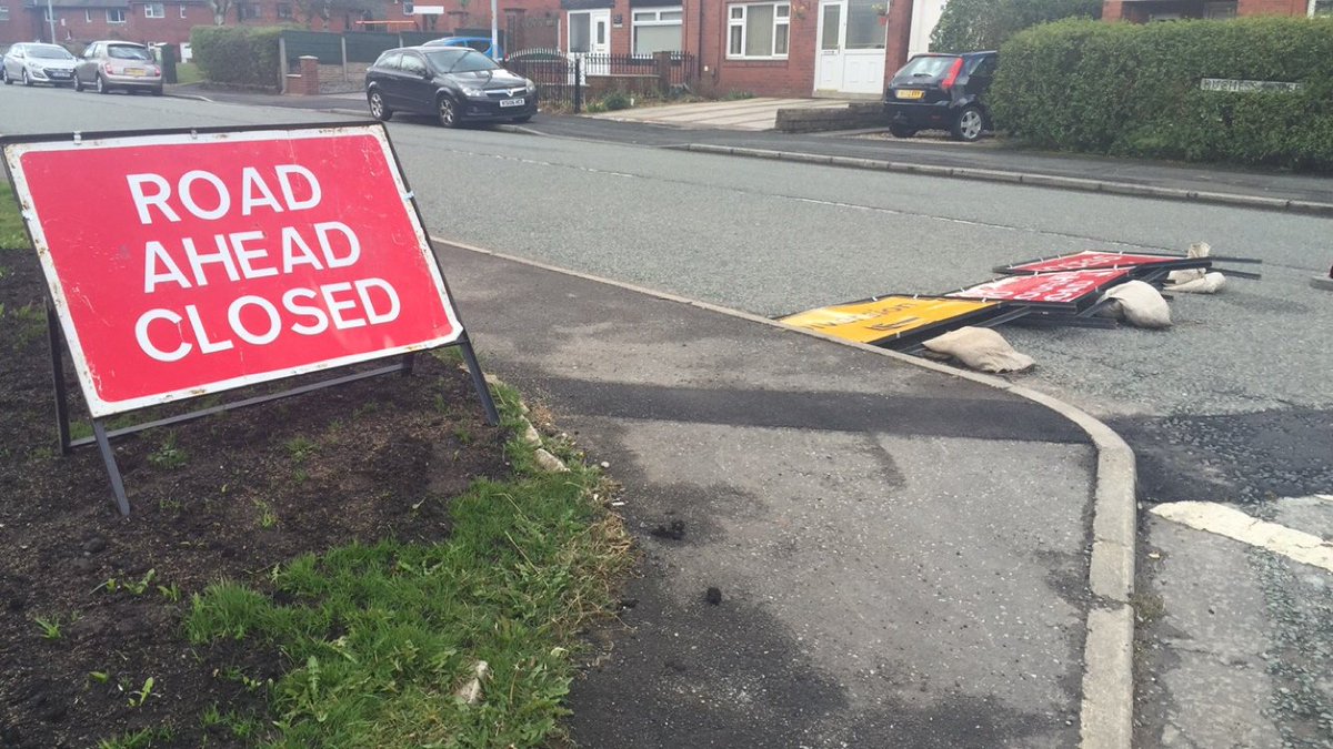 ShawLocal's tweet image. shawlocal.wordpress.com/2016/04/06/duc… A pot hole has caused quite the disturbance on Duchess Street, Shaw over the last week...