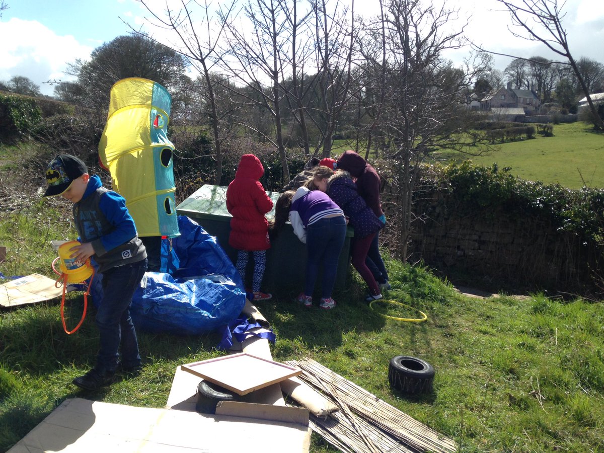 HeartOfCom's tweet photo. #coldNwindy but bulbs planted, seeds down &amp; we painted :-) #tobecontinued https://t.co/uKwD0SMtPy