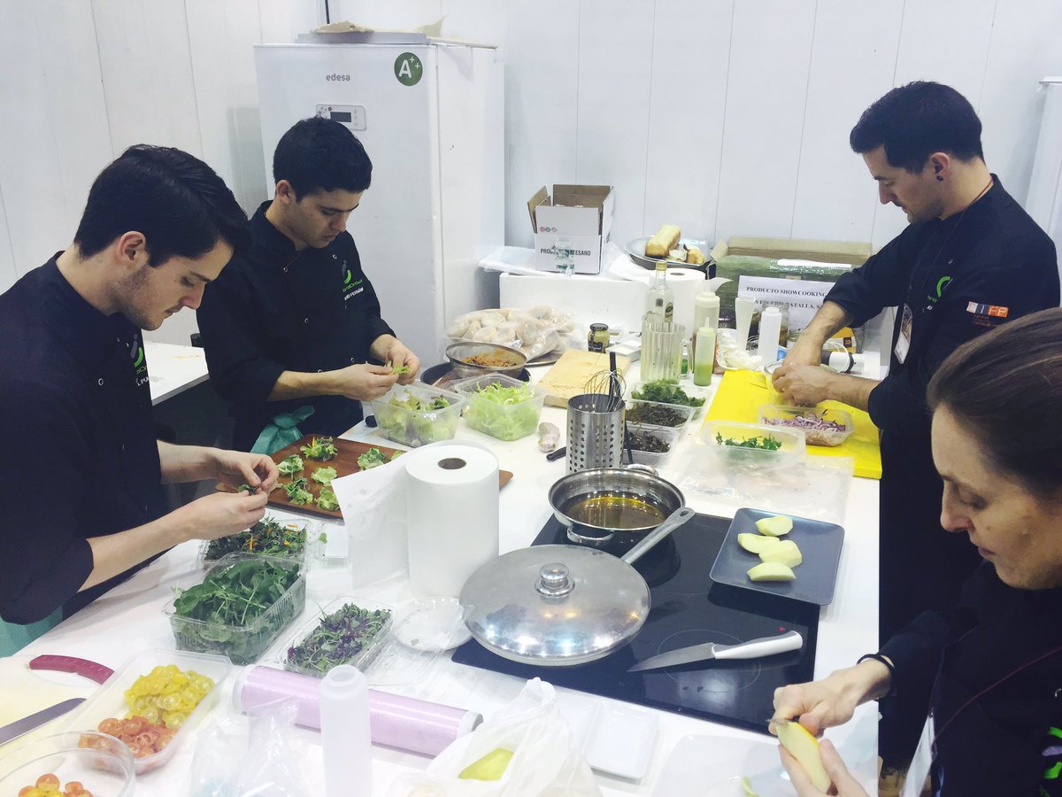 MaruxaQuiroga's tweet photo. @Innova_Oroza Una escuela con alumnos de alta calidad!  #innovación @SalondeGourmets @FPGalicia @Xunta @LabTaste https://t.co/kLh2Py4BB1