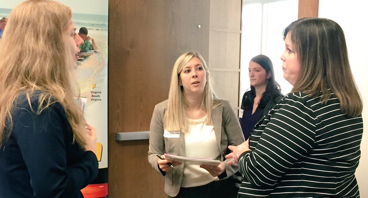 drkmswann's tweet photo. Dawn from @WJCCJobs talking w/ @williamandmary students! #wearewjcc #careerfair16 https://t.co/lckyMNk1OX