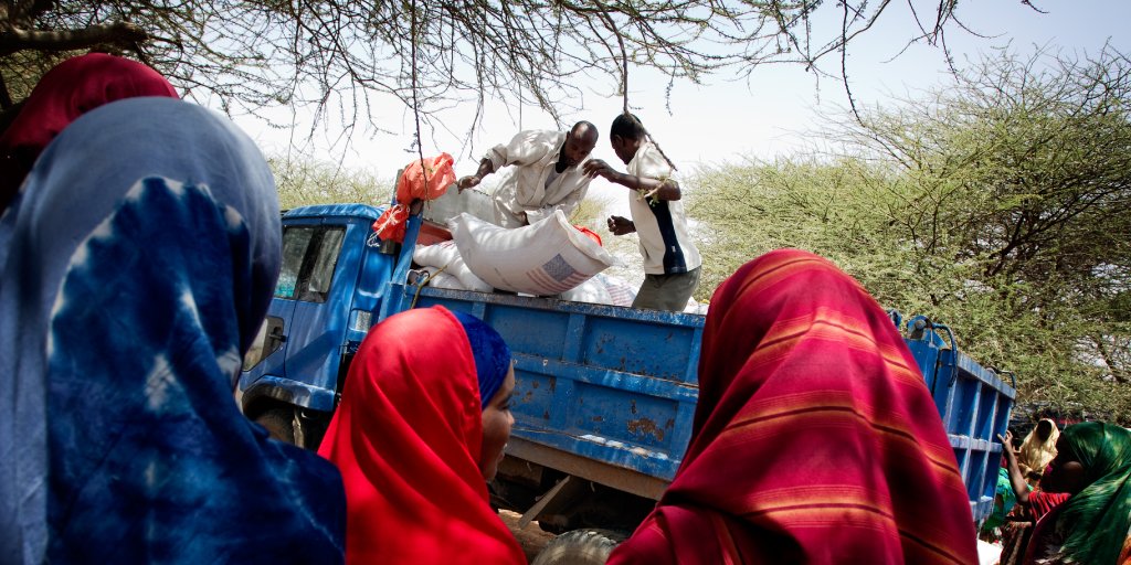 BillGates's tweet photo. Who should get foreign aid? It is a harder question to answer than you might think: https://t.co/jwoVlVSDBG https://t.co/uorRknFx6v