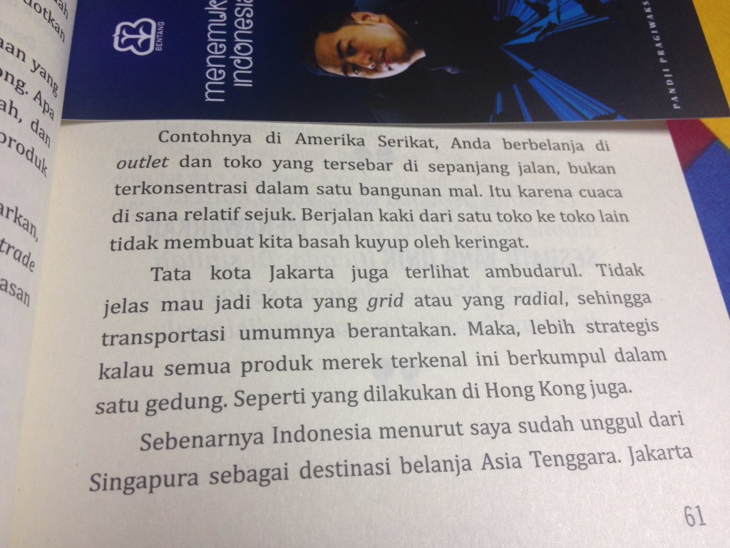 berbelanja di outlet dan toko yg trsebar di spnjang jalan, bukan terkonsentrasi dlam bngunan mal <a href="/pandji/">Pandji Pragiwaksono</a>