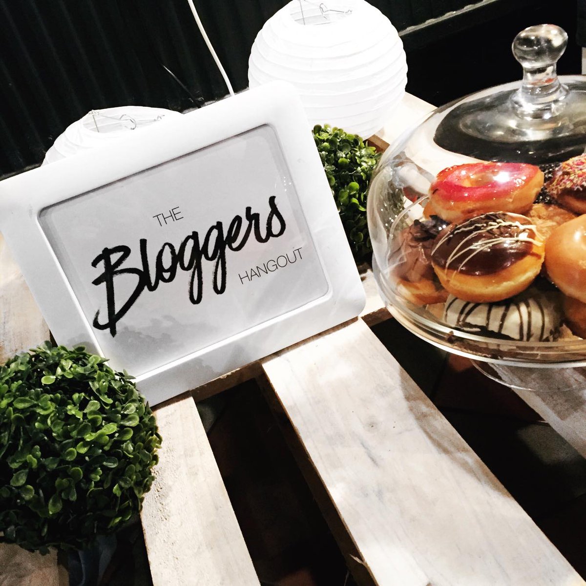 Robynsamantha_1's tweet photo. Check out my post on the @blogger_hangout #bloggersteaparty event https://t.co/kYTBMEuAec @FemaleBloggerRT #lblog https://t.co/hGWtSXaaHd