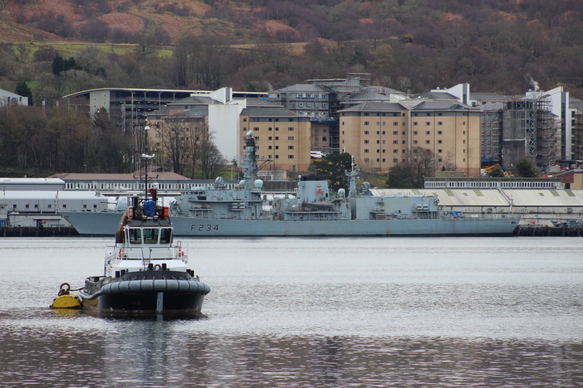 NavyLookout's tweet photo. Via @ArgyllSeaGlass
HMS Tyne, HNLMS Vlaardingen &amp; HMS Iron Duke alongside at Faslane #JW161 https://t.co/V8FijfmzYD