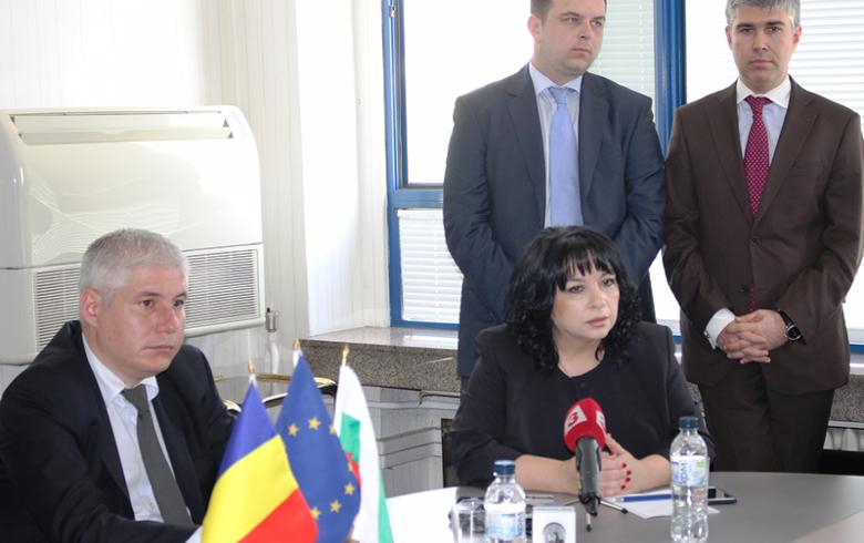 SeeNewsCompany's tweet photo. #Bulgaria contracts Austria's #Habau to complete works on #gas link with #Romania https://t.co/AAienQKyRw https://t.co/pPxnk6z50o