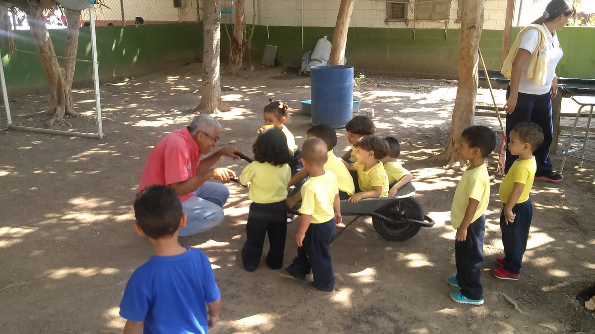 seuhaymar's tweet photo. CEIS Maria Velasquez de Rojas, Edo.Sucre. Momentos recreativos con nin@s de maternal. https://t.co/8UiWWmKpUn