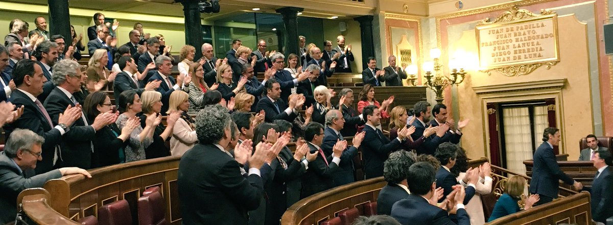 Els del <a href="/PPopular/">Partido Popular</a> aplaudint embogits el següent "un Gobierno en funciones no debe someterse a control parlamentario"