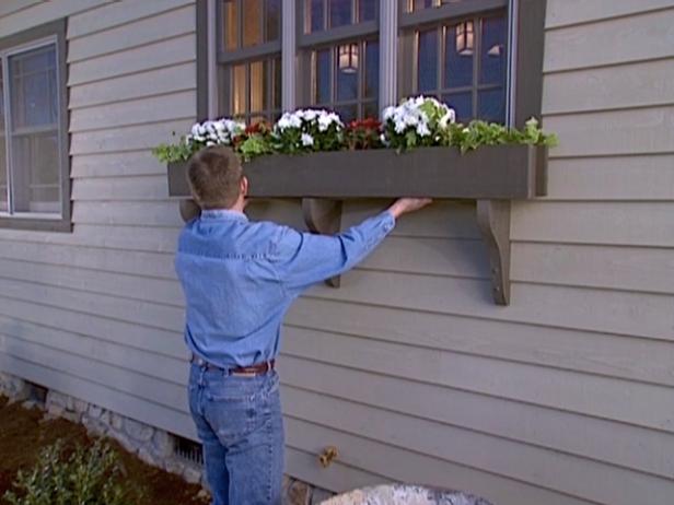 TheChiltonTeam's tweet photo. #DIYNetwork shows you #HowTo #Build a #WindowBoxPlanter. Add this to your #garden plans! https://t.co/2OLZZsoVCD https://t.co/0g071C7aJd