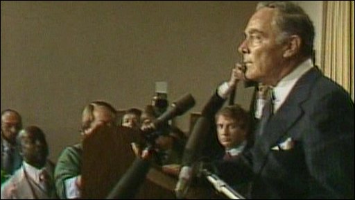 TexasDamnit's tweet photo. #IAmNotThePresidentBecause I'd switch into Al Haig mode and take control. #HistoryLesson #ConstitutionFail https://t.co/hEviCEdl5g