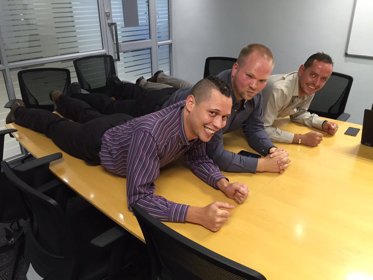 IvanizaCdA's tweet photo. Plank Sell Win   Awesome spirit!!!! #ciscodistemear #dccplank #dcccomstorza #winningteam #LoveWhereYouWork https://t.co/nrFMQtmCeS