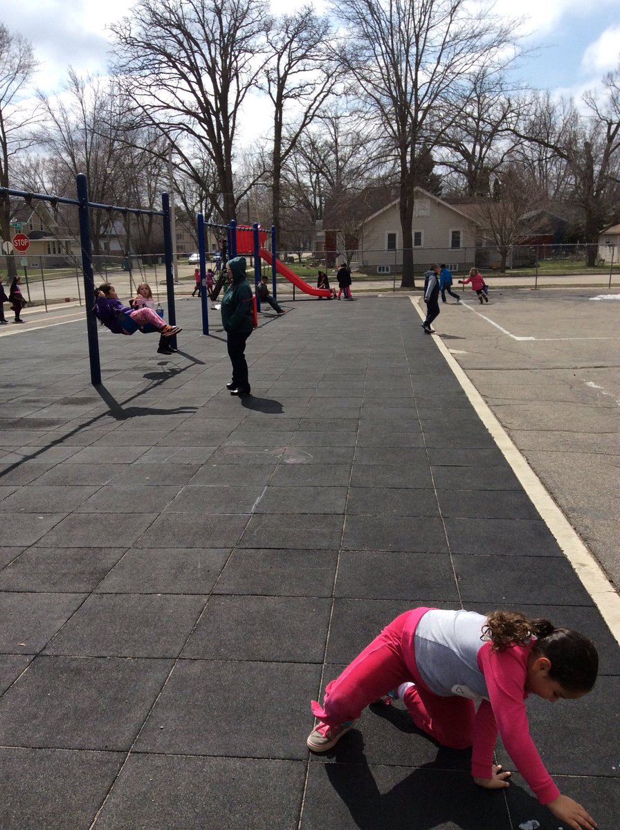 MrsJannsen's tweet image. My name's Olivia #studentoftheday @MrsJannsen it's nice to be outside for recess! @SumnerElem #mnspring #sumnerstars