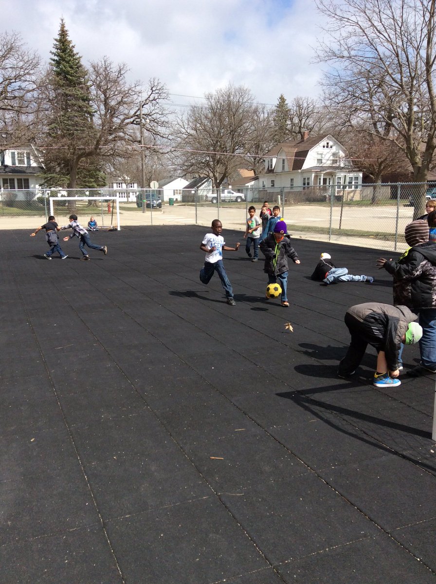 MrsJannsen's tweet image. My name's Olivia #studentoftheday @MrsJannsen it's nice to be outside for recess! @SumnerElem #mnspring #sumnerstars