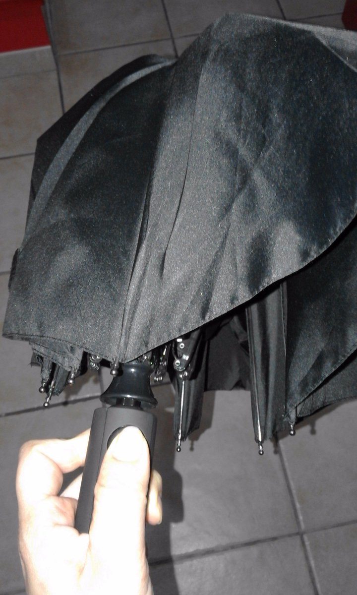 graziamariggio's tweet photo. PLEMO ombrello tascabile

#Avantek #plemo #ombrello #tascabile #piccolo #grande #resistente #pioggia #vento https://t.co/8OZyqVZFcP