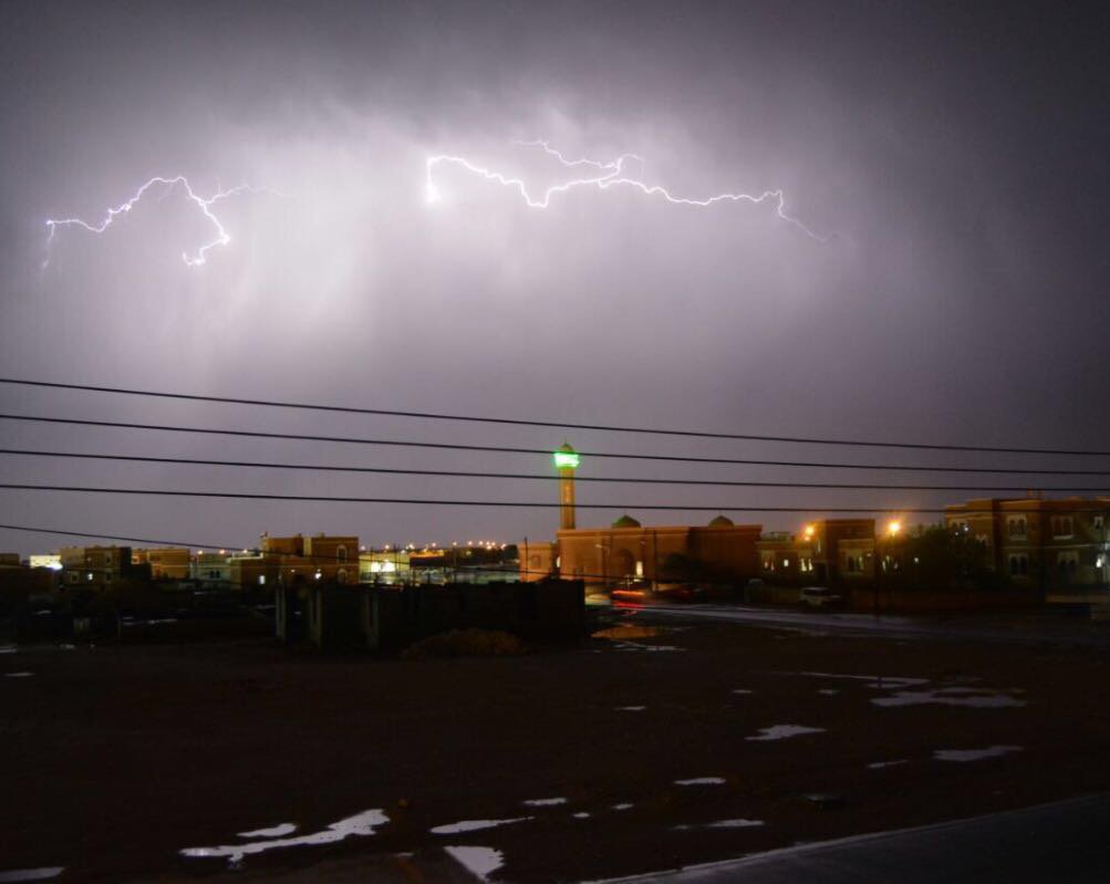 امطار غزيره في المزيونة مع البرووق ورياح شديده الان ⛈