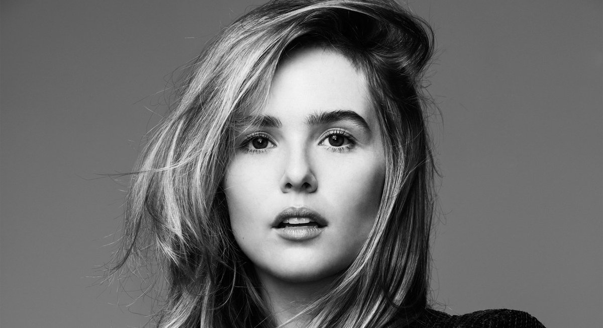 .<a href="/zoeydeutch/">🍂</a> is our JJ Spotlight cover star this month! See the exclusive pics &amp; interview: jus.tj/1652