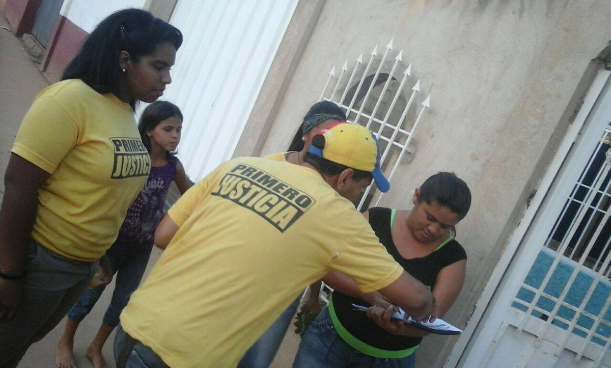 defendamos_SJDG's tweet photo. #YoRevoco activados con el revocatorio todos los días desde Guanipa  Anzoátegui @AndreaValera @Rolexp @CHEONASSAR https://t.co/ezkoDTuo0a