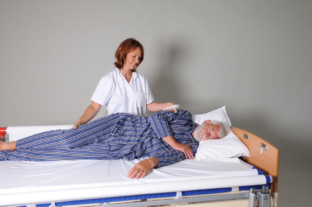 Health2Work's tweet photo. Fysieke belasting in de #zorg voorkomen? Onze collega Linda schrijft erover in haar blog: https://t.co/TWNTtyIlUt https://t.co/VC0RQy9JP4