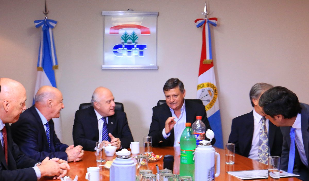 domingopeppo's tweet photo. En #SantaFe mantuvimos una reunión con el gobernador @MiguelLifschitz y Juan José Ciácera del CFI. https://t.co/fKBmauRgWE