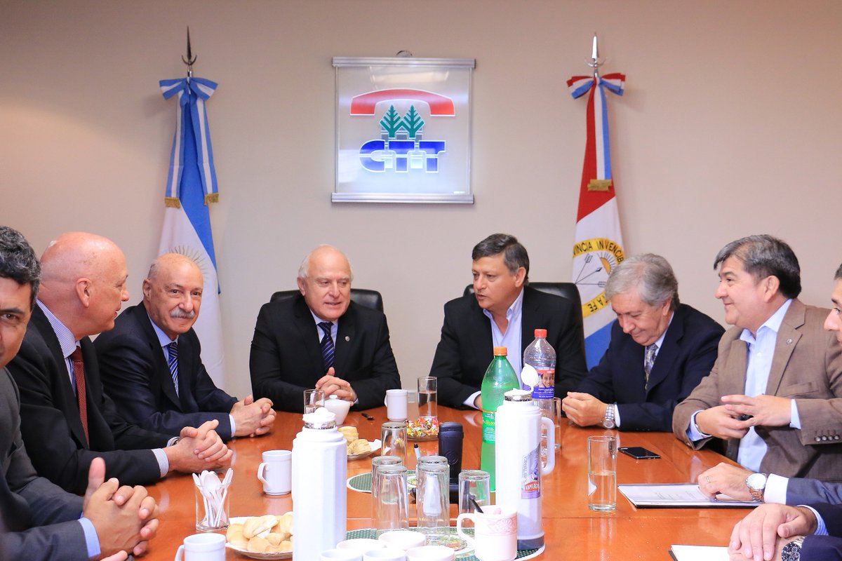 domingopeppo's tweet photo. En #SantaFe mantuvimos una reunión con el gobernador @MiguelLifschitz y Juan José Ciácera del CFI. https://t.co/fKBmauRgWE