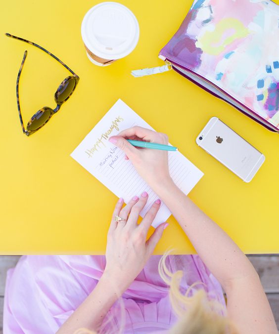shopkslade's tweet photo. A dose of sunshine over on @ABDesigns blog, wearing the @_brittbass Artist Series Clutch!  https://t.co/5fUct4Fzc3 https://t.co/8HkVBjXYF5