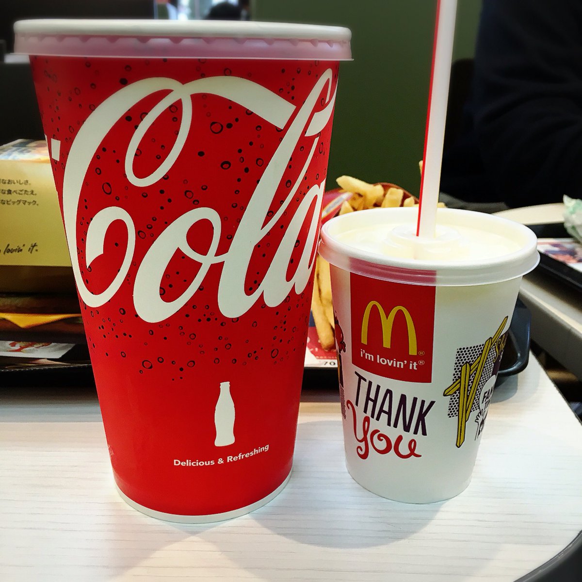 とのむらひでなり 本日販売のグランドビックマック ギガビックマック グラウンドは ビックマックの1 3倍 キングは2 8倍の大きさ ドリンク ポテトもmサイズの2倍 とにかくでかい マクドナルド グランドビックマック ギガビックマック T Co