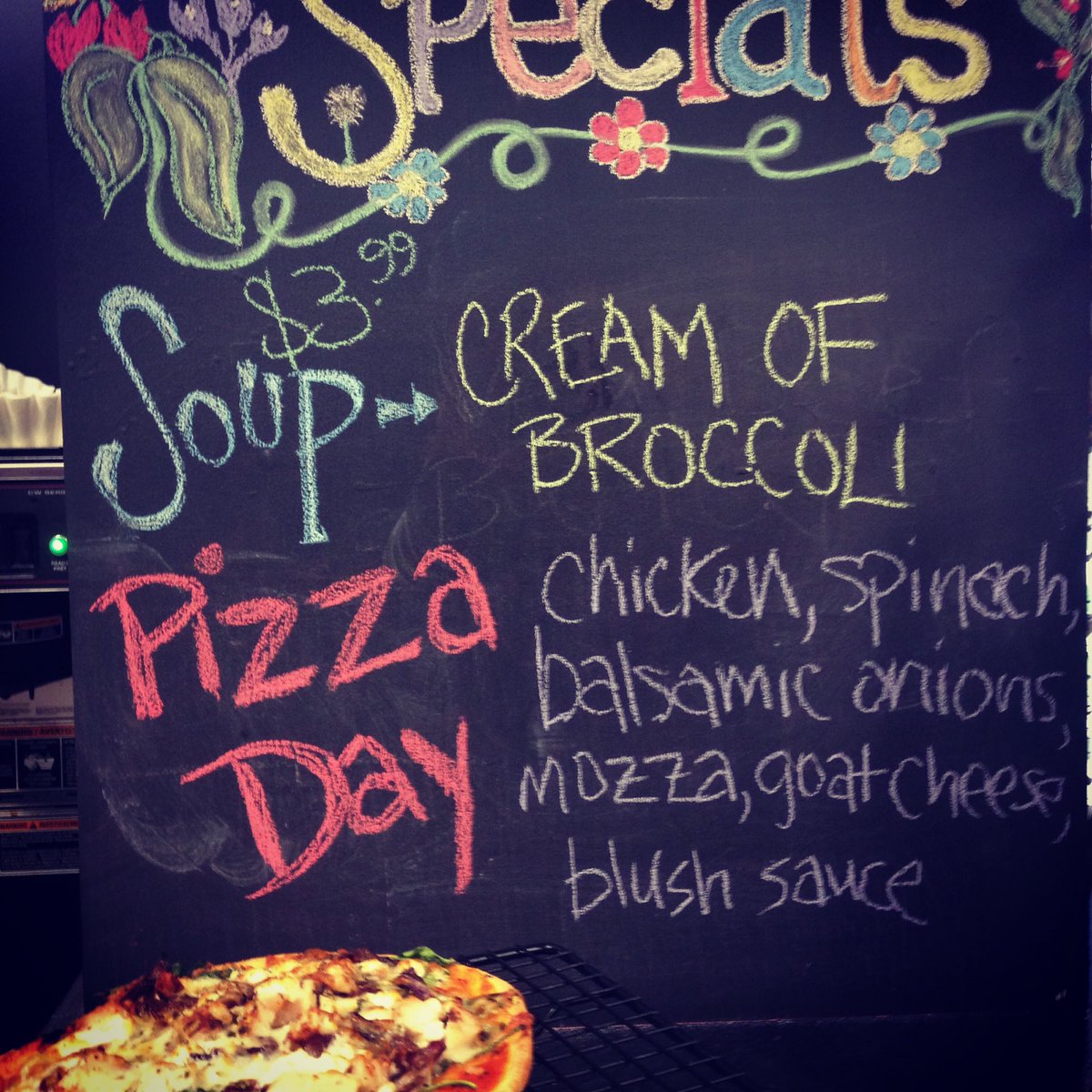 #creamofbroccoli #chicken #spinach #balsamiconions #mozza #goatcheese #blushsauce #ldnont #lunch #soho #pizzaday