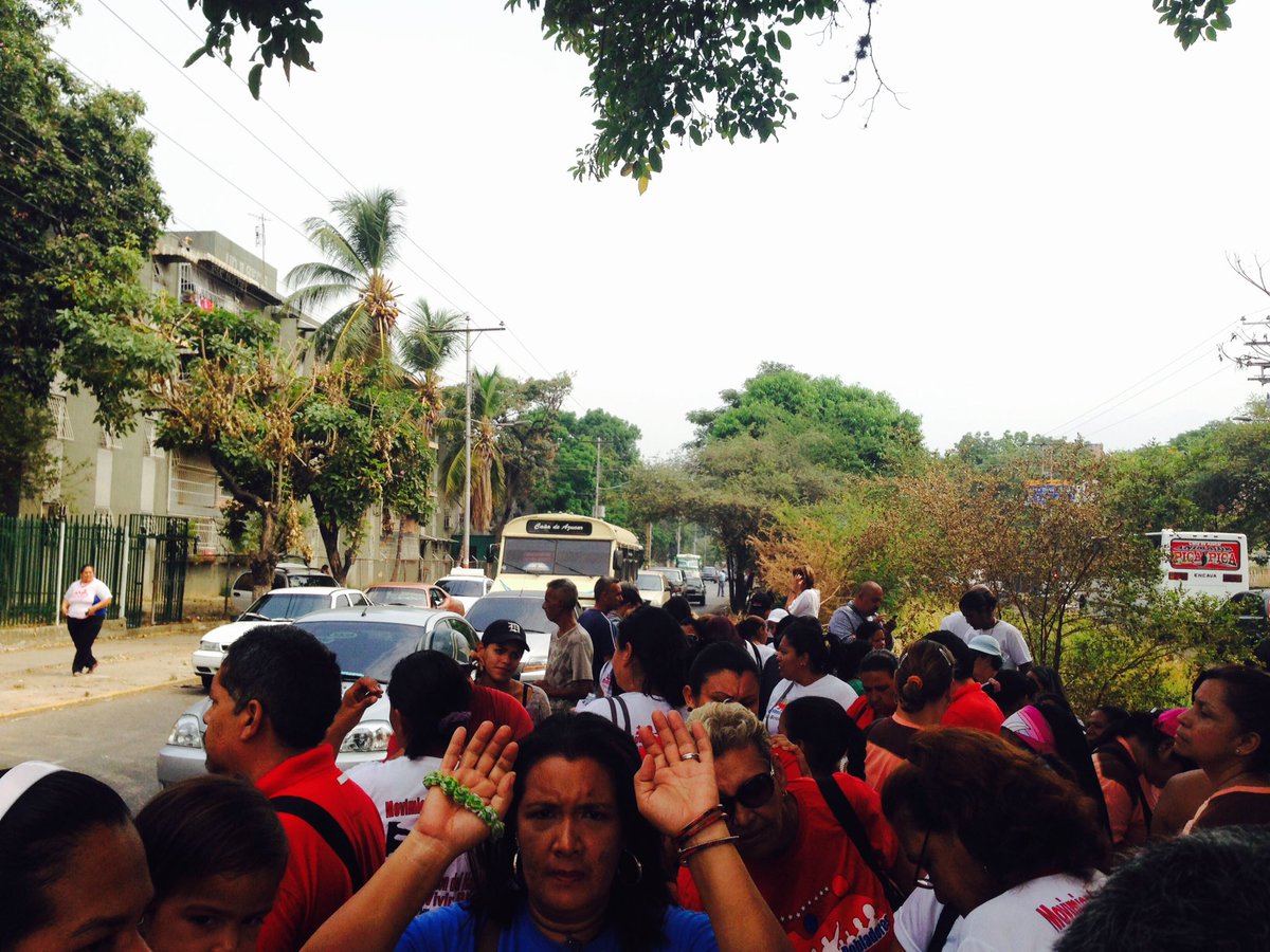 movimientombi's tweet photo. Discucion Ley de Amnesia #RecoleciondeFirmasMI @TareckPSUV @CarylBertho @dcabellor @javiercolina34 @yvancolinah https://t.co/CbgAhcqt9b