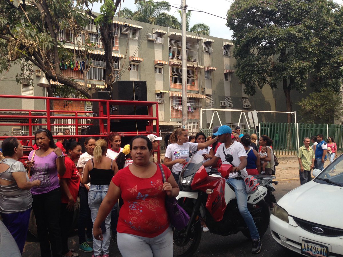 movimientombi's tweet photo. Discucion Ley de Amnesia #RecoleciondeFirmasMI @TareckPSUV @CarylBertho @dcabellor @javiercolina34 @yvancolinah https://t.co/CbgAhcqt9b