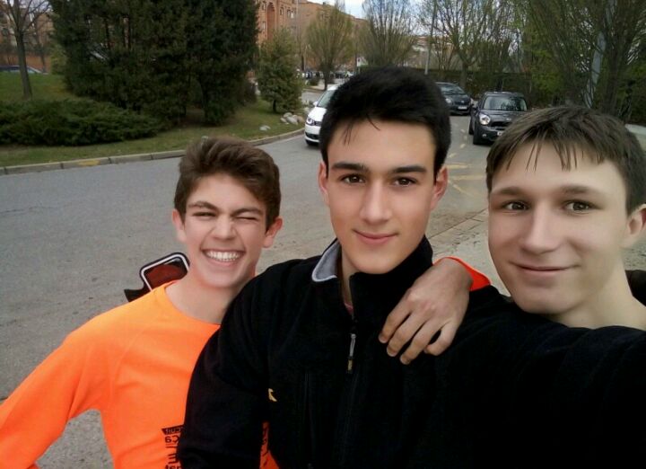 raul_agut_99's tweet photo. La belleza despues de correr @70kike01 @danielboese @miguelbinue #LMAO #ROFL #juapos #Runtastic  @Objectiu6000km https://t.co/RhCv1k9tn0