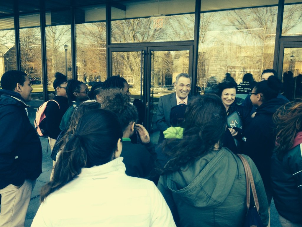 PatrickL_CC's tweet photo. BDJMS Students in the OVCS mentor program ENRICH, meet with the Mayor! @OVCS_CC @NLPublicSchools @ConnCollegeLive https://t.co/JLoLQ73BgA