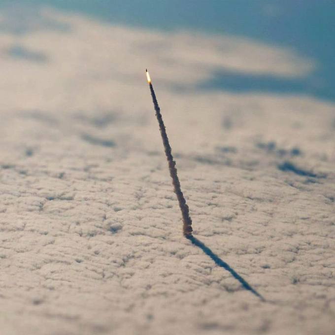Javi_Etxebarria's tweet photo. El transbordador espacial abandonando la tierra (Foto: @NASA) https://t.co/w8jTmJNWIB