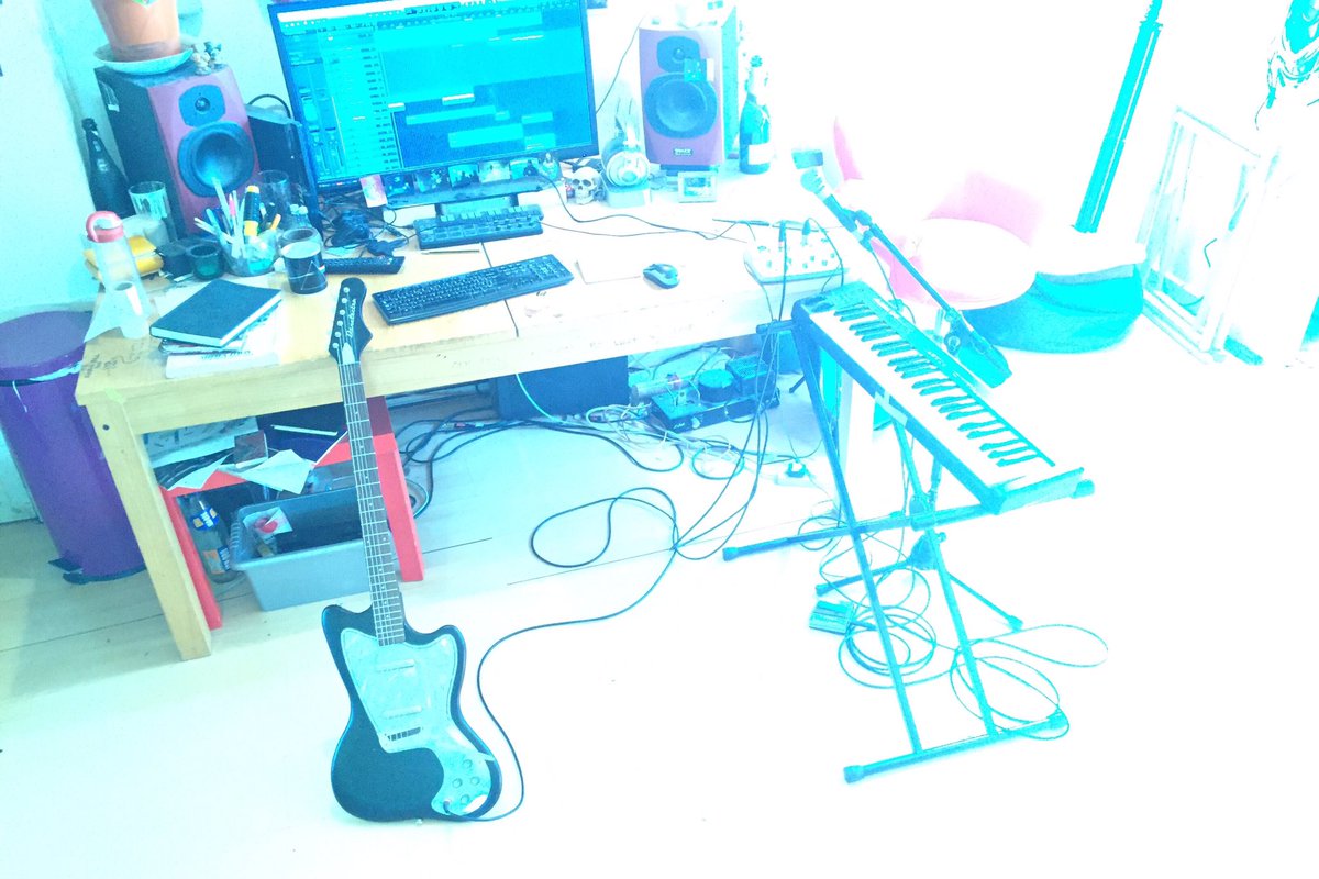 calledWHITE's tweet photo. Bedroom demos with this fatty today. H
#baratone #vsco https://t.co/gpXS626JXu