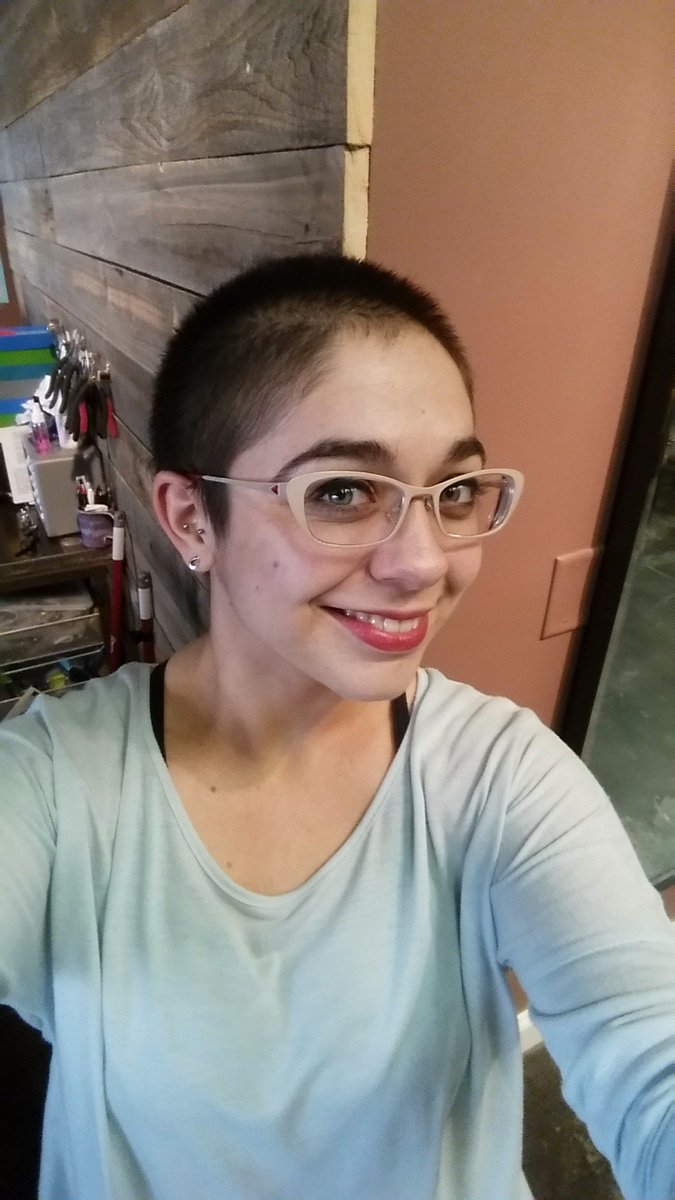 OscarOglethorpe's tweet image. #employeeselfie: Chryste with some funky new specs from #móeyewear! #funframes #glassesfashion #sogso #keepitlocal