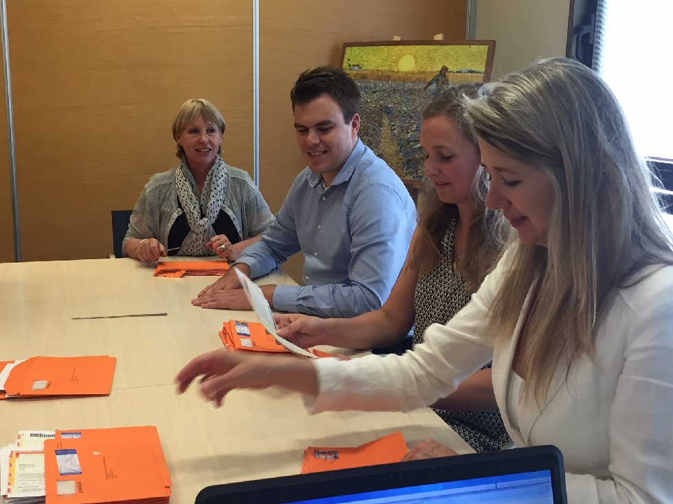 Votes for Dutch referendum on #EU-Ukraine Association Agreement are counted at the Embassy <a href="/MinBZ/">Ministerie van Buitenlandse Zaken</a> #Oekraine6april