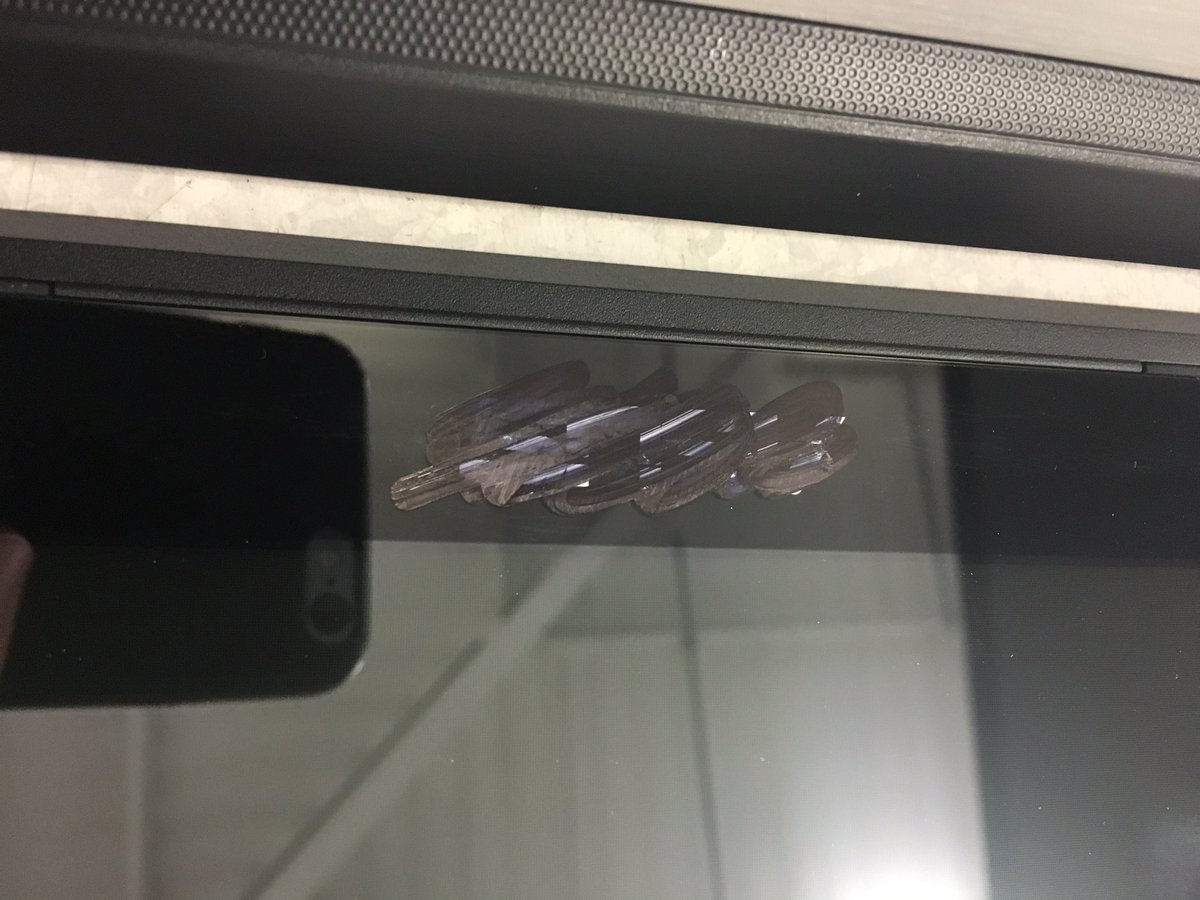 Daniel_Ward16's tweet photo. @knowhowtohelp Laptop 'repaired' by replacing the screen with a screen that's been doodled on and wrong size! https://t.co/XMaaOteabO