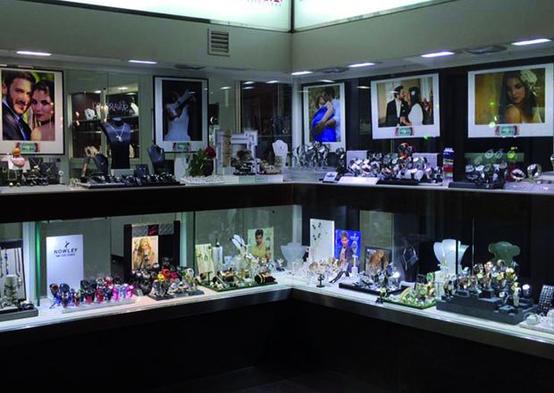 Bona acollida a les primeres inauguracions de les exposicions del <a href="/FotoShopping_1/">FOTOSHOPPING</a> goo.gl/xyjWk0 #Ripollet