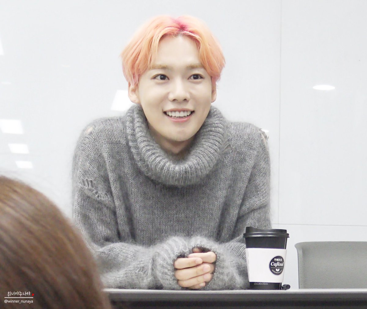 160403 위너 동대문 팬싸인회 업로드 
#위너 #winner #위너팬싸인회 #동대문 #김진우 

진짜 진우 너는 에인졀...😍😍👍